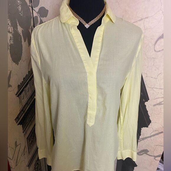 Nice blouse by Ann Taylor in size medium - Picture 1 of 2